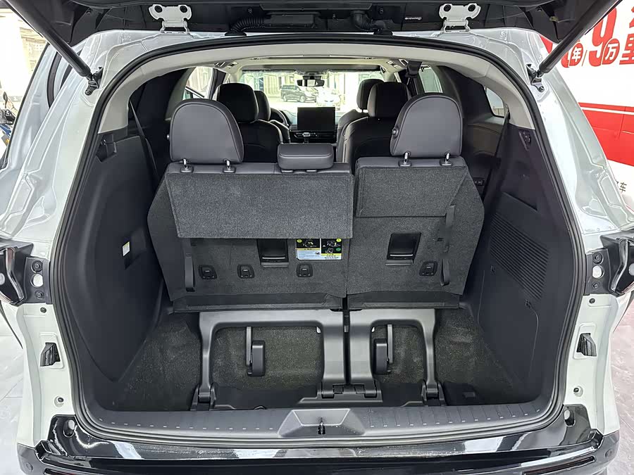 Sienna 2027 2.5L Hybrid 4WD Luxury - zdjęcie 9