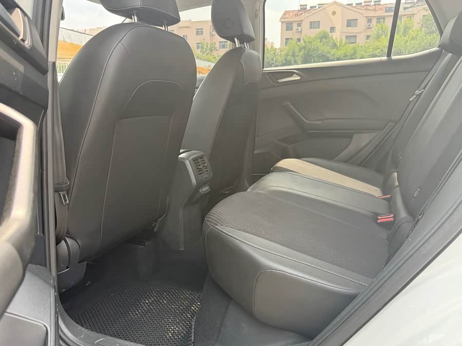 Tayron 2023 200TSI DSG Smart Edition - zdjęcie 8