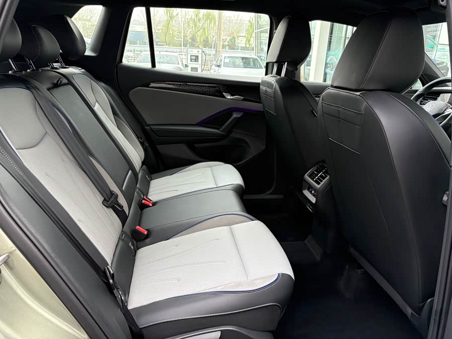 Tayron 2025 Tayron L 380TSI 4WD Luxury Easy Package - zdjęcie 8