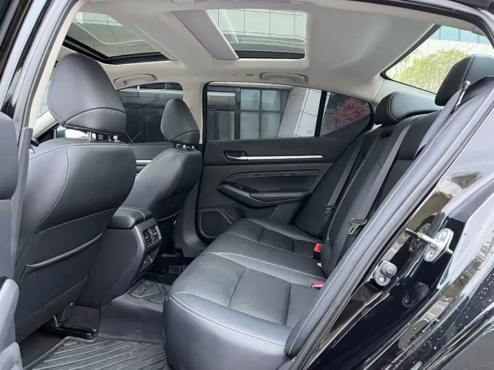Teana 2024 2.0L SV Black Gold Edition - zdjęcie 15