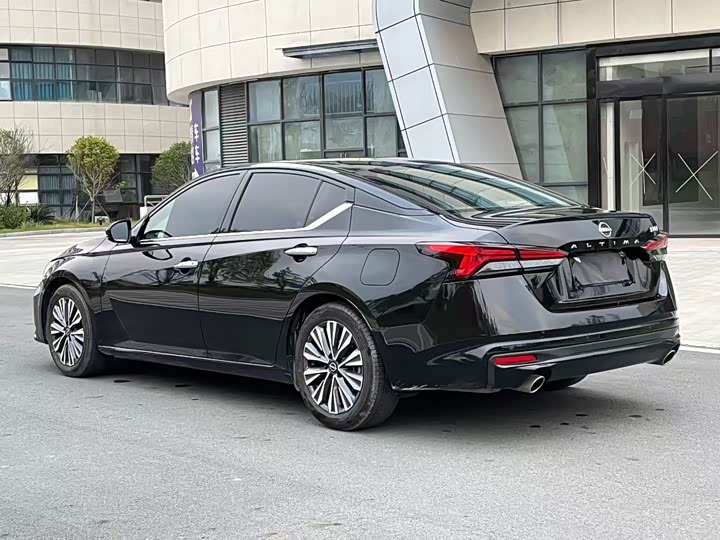 Teana 2024 2.0L SV Black Gold Edition - zdjęcie 17