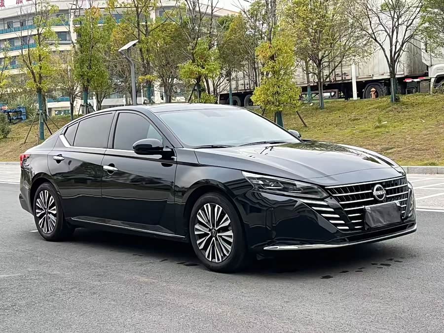 Teana 2024 2.0L SV Black Gold Edition - zdjęcie 3