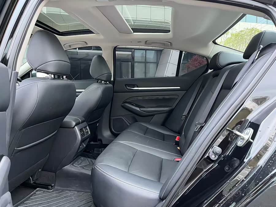 Teana 2024 2.0L SV Black Gold Edition - zdjęcie 6