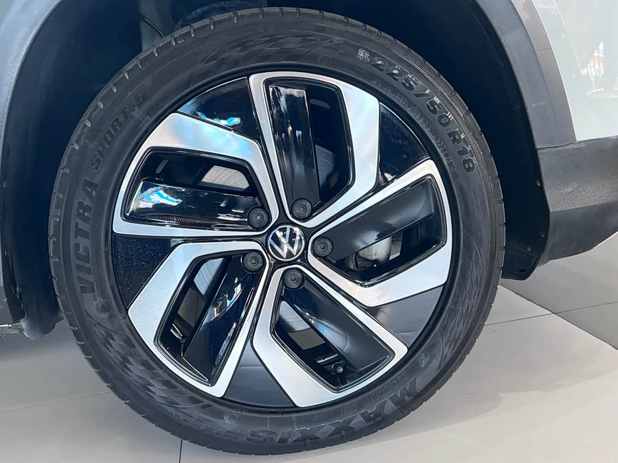 Tiguan 2023 300TSI 2WD Full Moon Edition - zdjęcie 12