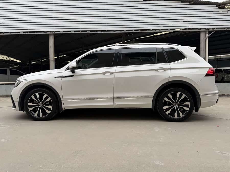 Tiguan L 2022 330TSI Automatic Two-Wheel Drive R-Line Yuexiang Edition - zdjęcie 11