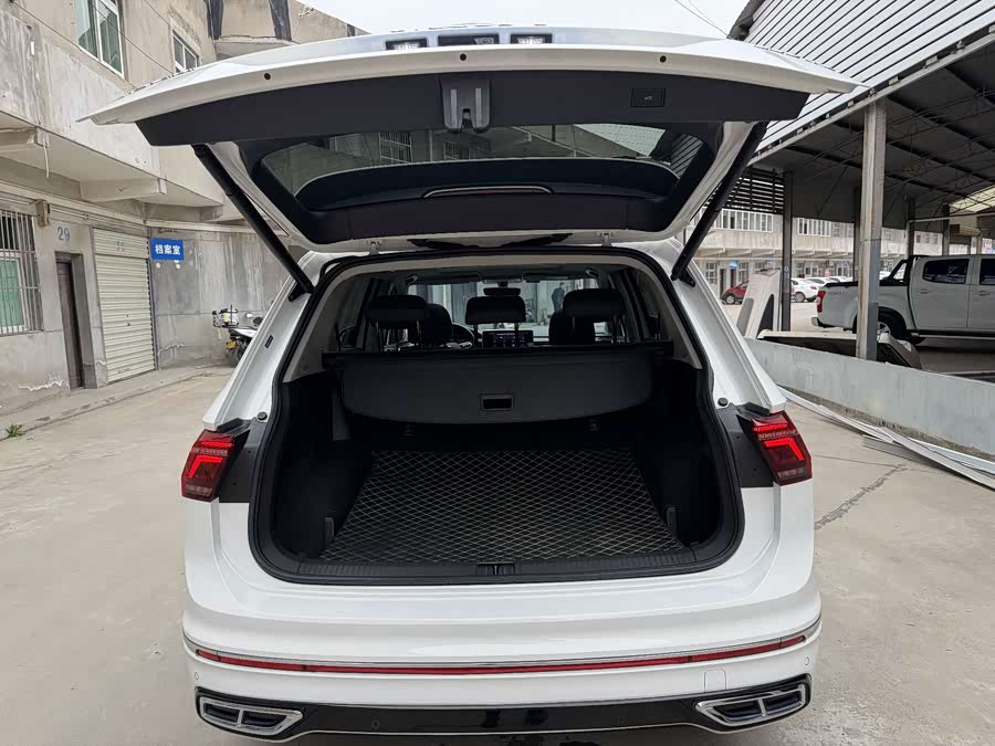 Tiguan L 2022 330TSI Automatic Two-Wheel Drive R-Line Yuexiang Edition - zdjęcie 13