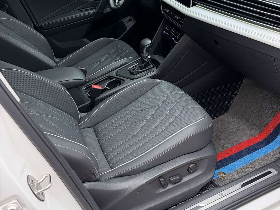 Tiguan L 2022 330TSI Automatic Two-Wheel Drive R-Line Yuexiang Edition - zdjęcie 5