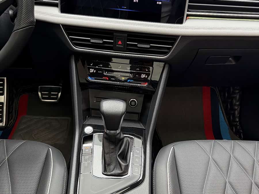 Tiguan L 2022 330TSI Automatic Two-Wheel Drive R-Line Yuexiang Edition - zdjęcie 7