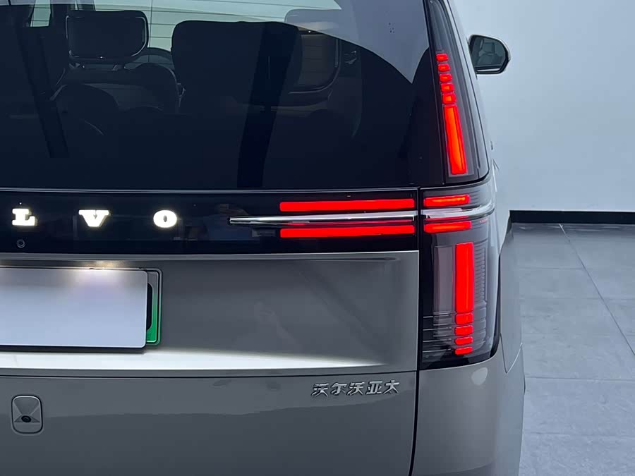 Volvo EM90 2025 Ultra 6-Seater - zdjęcie 12