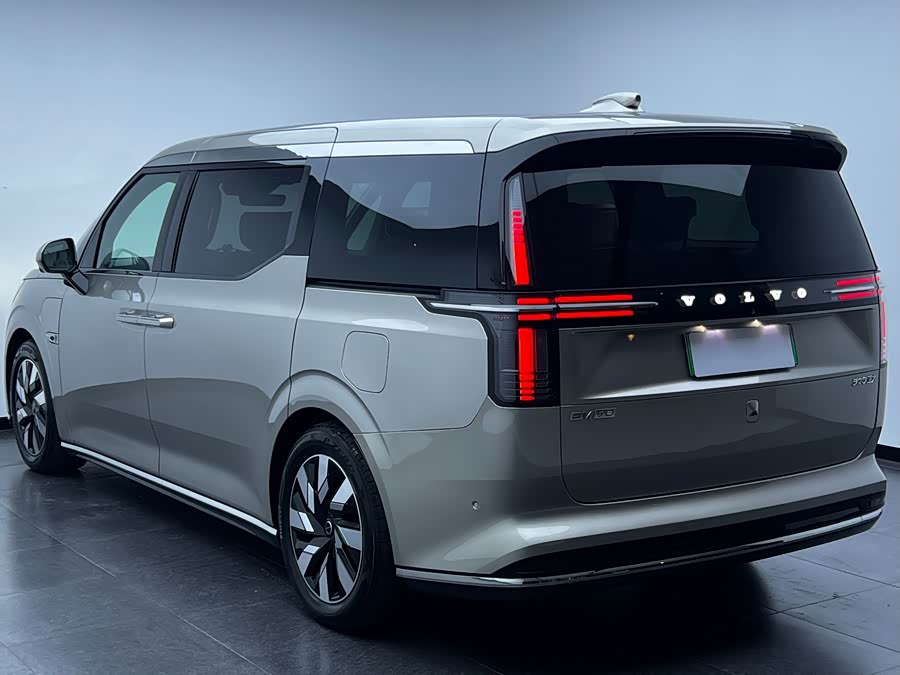 Volvo EM90 2025 Ultra 6-Seater - zdjęcie 15