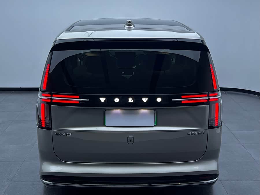 Volvo EM90 2025 Ultra 6-Seater - zdjęcie 18