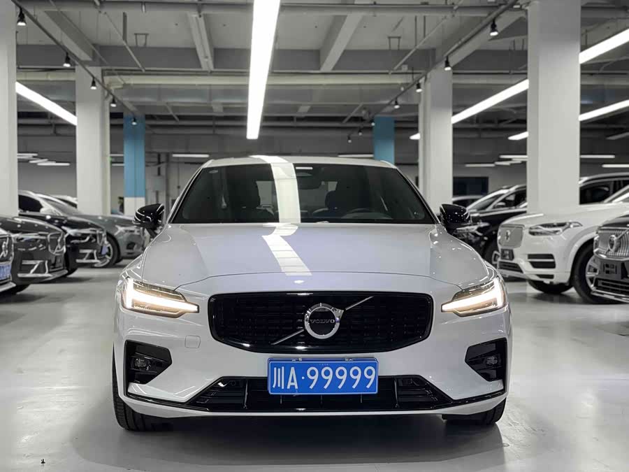 Volvo S60 2025 B5 Intelligent Sport - zdjęcie 2