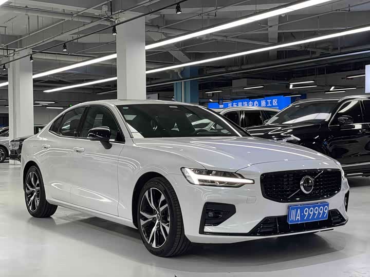 Volvo S60 2025 B5 Intelligent Sport - zdjęcie 16