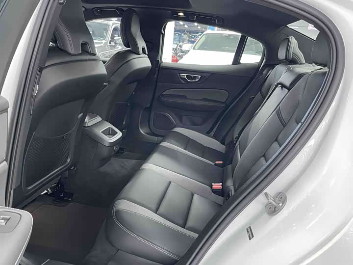 Volvo S60 2025 B5 Intelligent Sport - zdjęcie 19