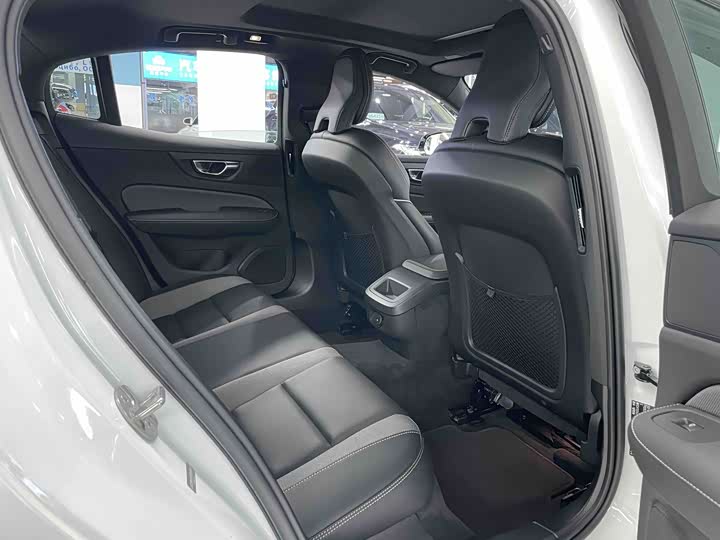 Volvo S60 2025 B5 Intelligent Sport - zdjęcie 20