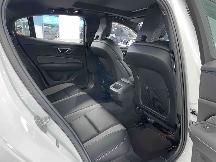 Volvo S60 2025 B5 Intelligent Sport - zdjęcie 7