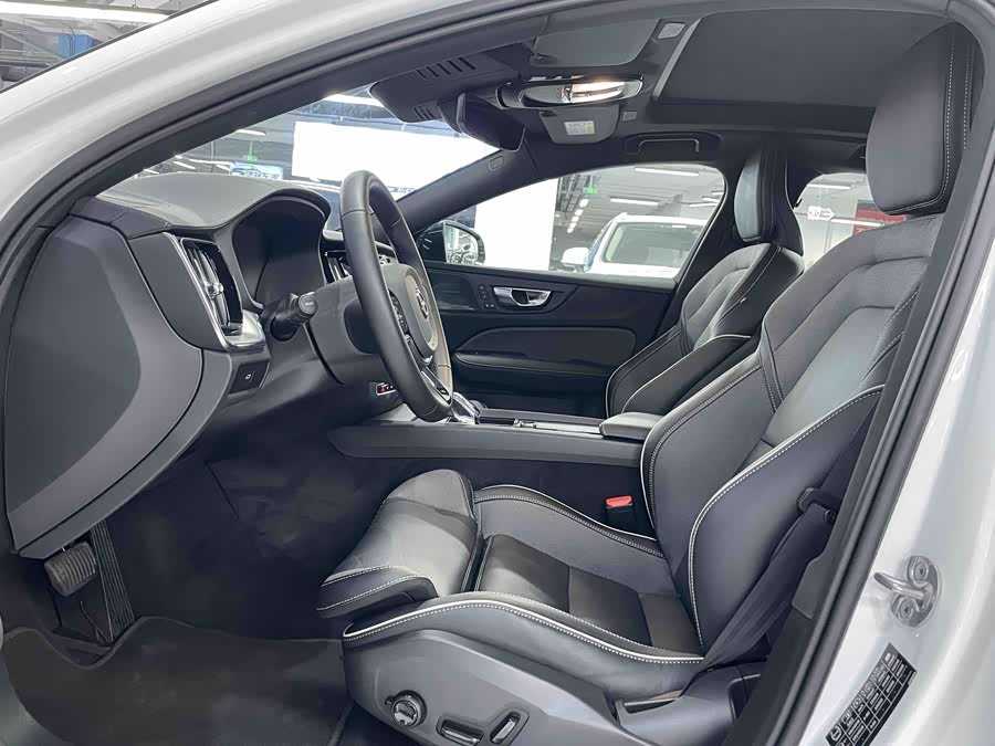 Volvo S60 2025 B5 Intelligent Sport - zdjęcie 8