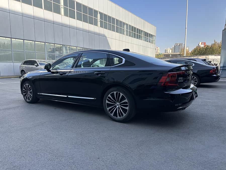 Volvo S90 2024 B5 Intelligent Luxury Edition - zdjęcie 13