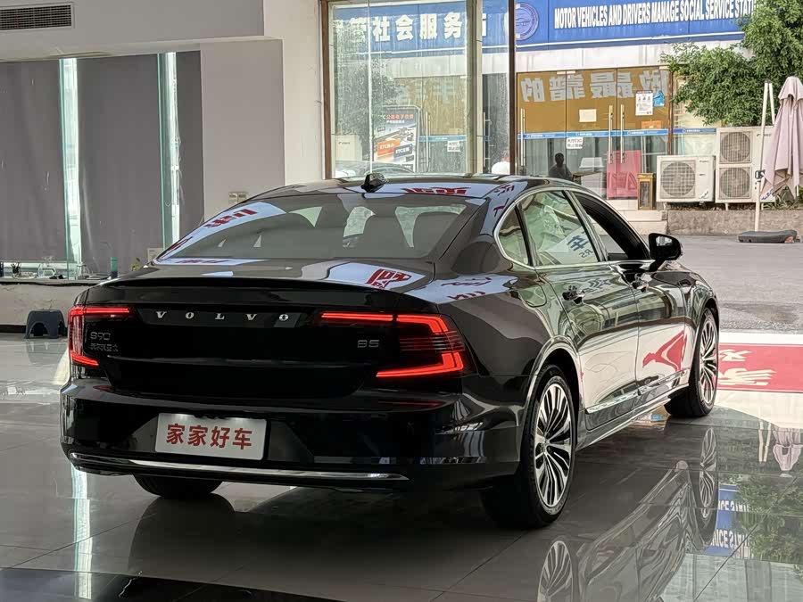 Volvo S90 2024 B5 Intelligent Luxury Edition - zdjęcie 18