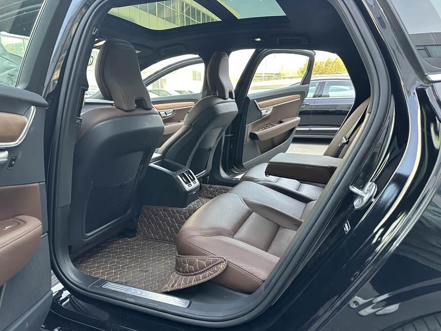 Volvo S90 2024 B5 Intelligent Luxury Edition - zdjęcie 7