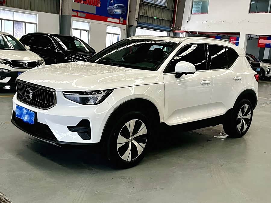 Volvo XC40 2023 B3 Intelligent Luxury - zdjęcie 1
