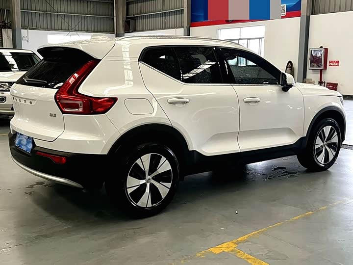 Volvo XC40 2023 B3 Intelligent Luxury - zdjęcie 14