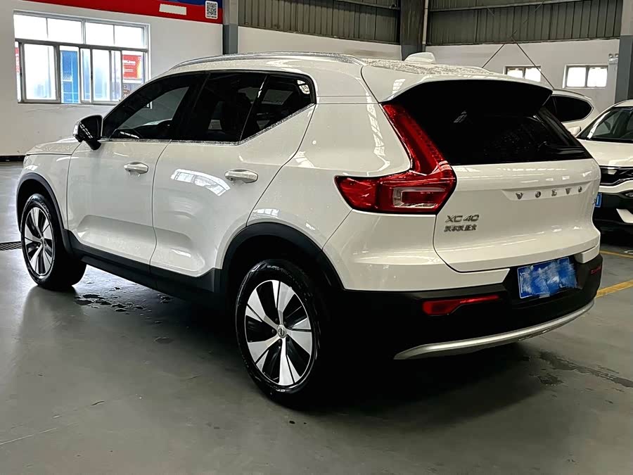 Volvo XC40 2023 B3 Intelligent Luxury - zdjęcie 4