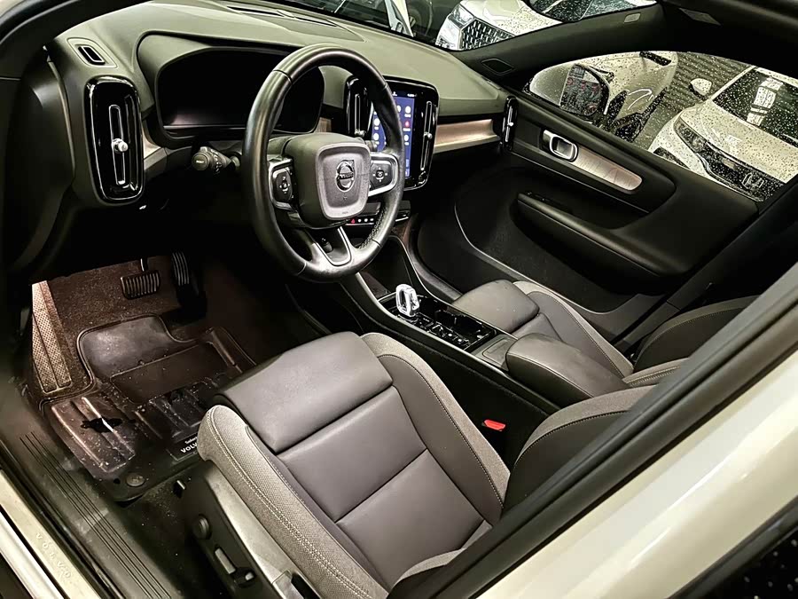 Volvo XC40 2023 B3 Intelligent Luxury - zdjęcie 7