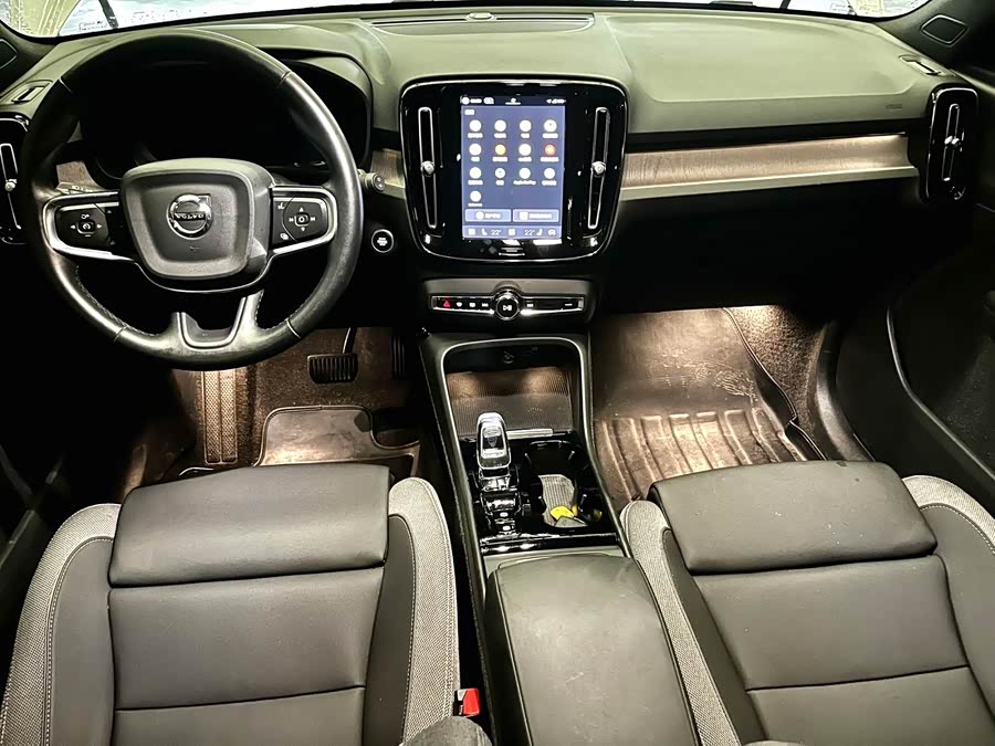 Volvo XC40 2023 B3 Intelligent Luxury - zdjęcie 8