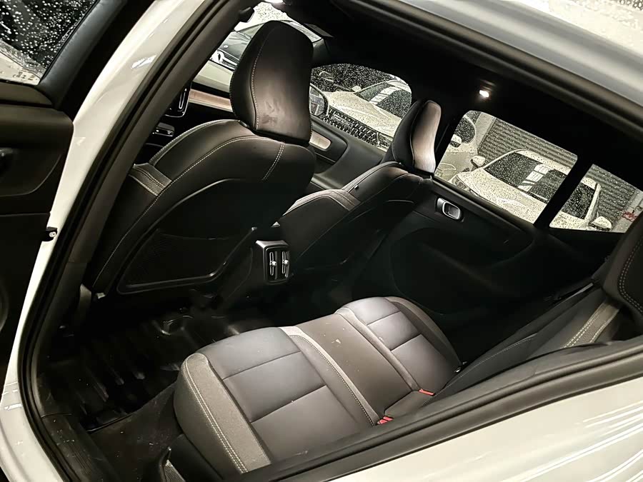 Volvo XC40 2023 B3 Intelligent Luxury - zdjęcie 9