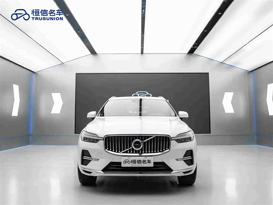 Volvo XC60 2025 B5 4WD Intelligent Luxury - zdjęcie 2