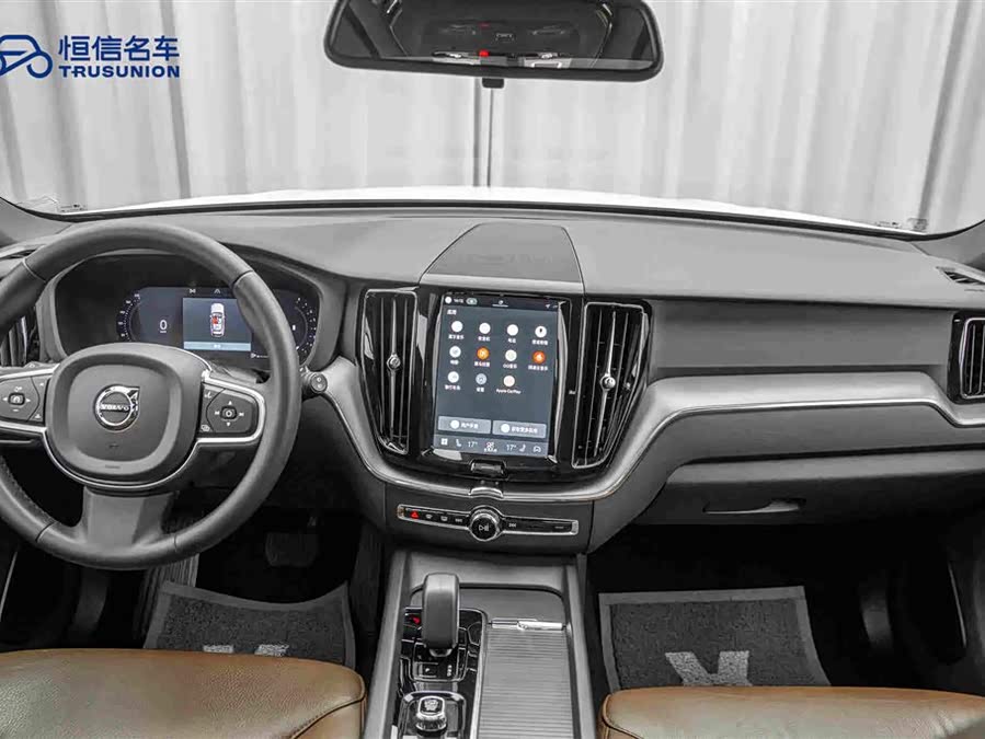 Volvo XC60 2025 B5 4WD Intelligent Luxury - zdjęcie 13