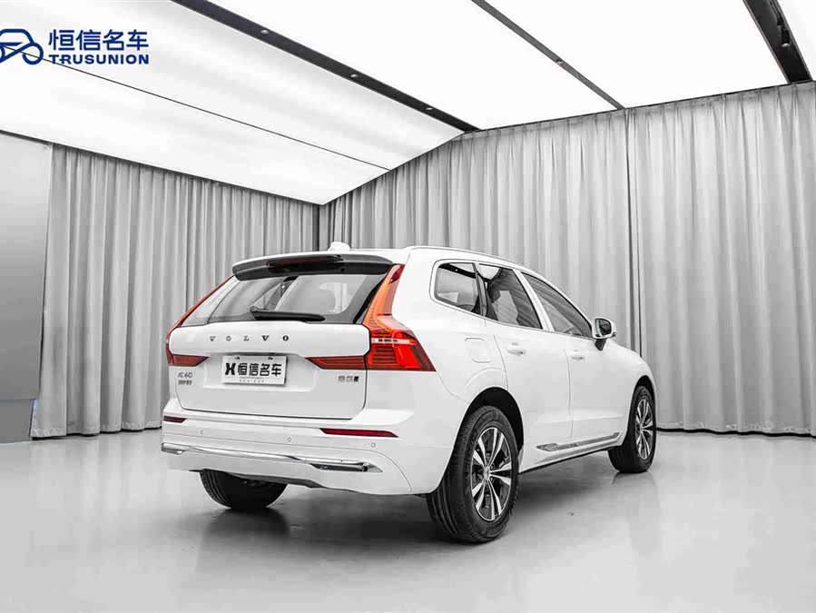 Volvo XC60 2025 B5 4WD Intelligent Luxury - zdjęcie 5