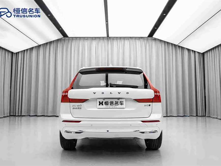 Volvo XC60 2025 B5 4WD Intelligent Luxury - zdjęcie 6