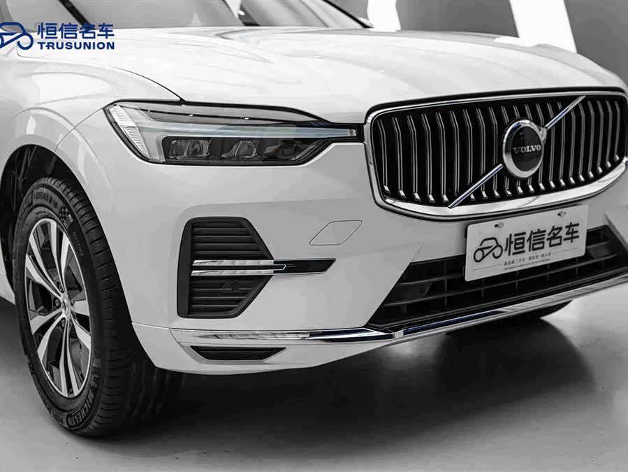 Volvo XC60 2025 B5 4WD Intelligent Luxury - zdjęcie 9