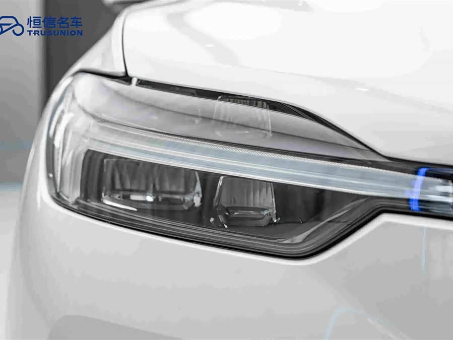 Volvo XC60 2025 B5 4WD Intelligent Luxury - zdjęcie 10