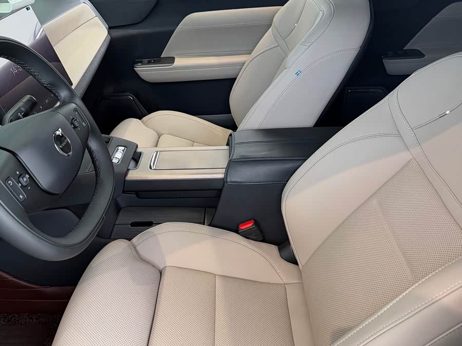 Volvo XC70 PHEV 2026 4WD Long Range Plus - zdjęcie 6