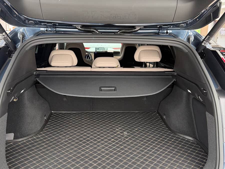 Volvo XC70 PHEV 2026 4WD Long Range Plus - zdjęcie 8