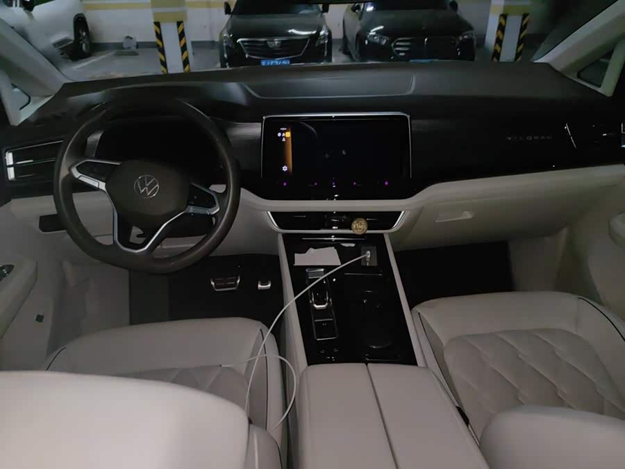 Weiran 2022 380TSI Luxury - zdjęcie 10