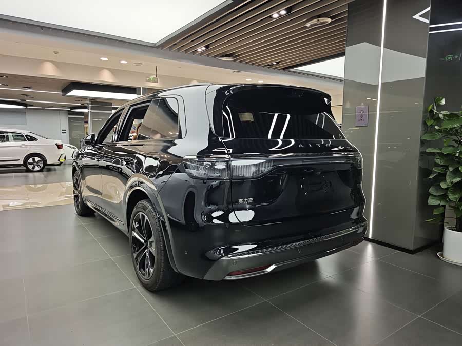 Wenjie M8 2025 Range Extender Max+ 53.4kWh 5-Seater (192-Line Laser Radar) - zdjęcie 5