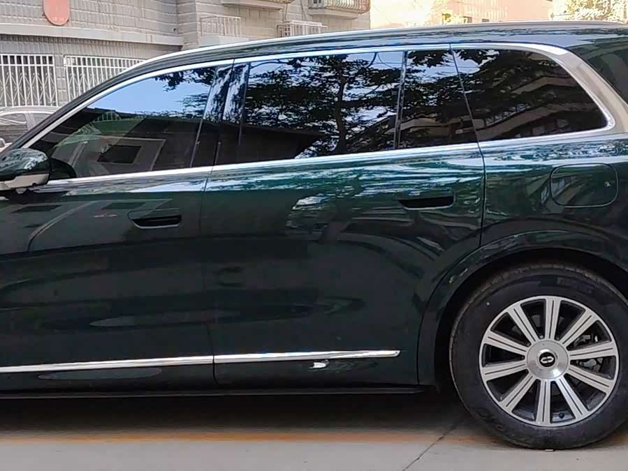 Wenjie M8 2025 Range Extender Max+ 53.4kWh 5-Seater (192-Line Laser Radar) - zdjęcie 9
