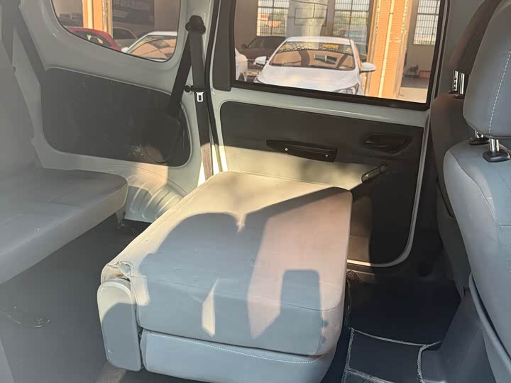 Wuling Hongguang New Energy 2024 300KM Practical - zdjęcie 14