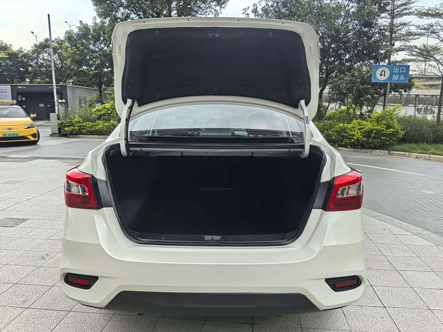 Xuan Yi 2024 Classic 1.6XL CVT Luxury - zdjęcie 14