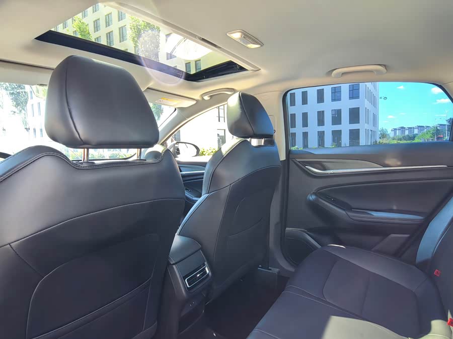 Yidong 2022 PLUS 1.6L GDI CVT Luxury - zdjęcie 5