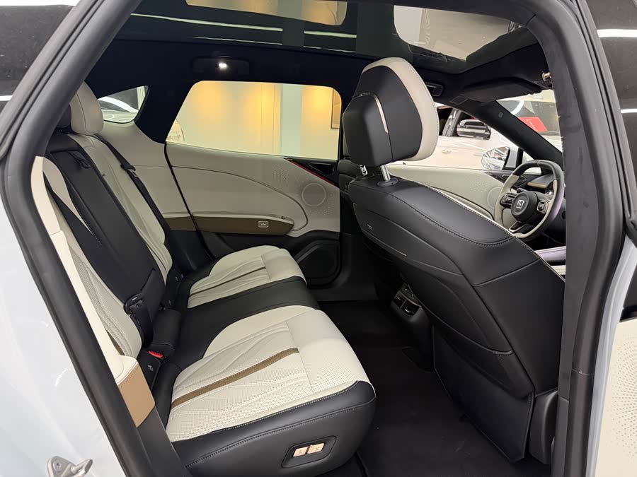 Zeekr 007GT 2025 Four-Wheel Drive Intelligent Driving Version 75kWh - zdjęcie 8