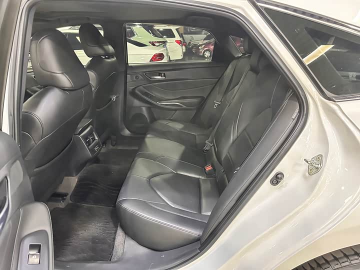 2022 Toyota Avalon 2.0L Luxury - zdjęcie 17
