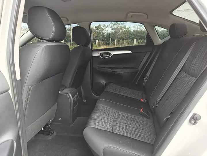 2022 Xuan Yi Classic 1.6XE CVT Comfort Edition - zdjęcie 18
