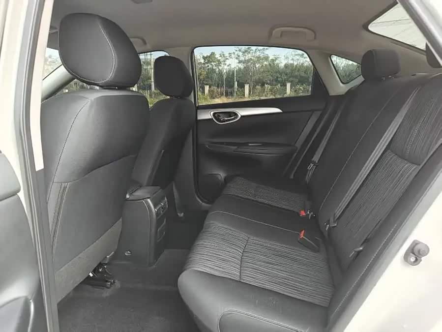 2022 Xuan Yi Classic 1.6XE CVT Comfort Edition - zdjęcie 8