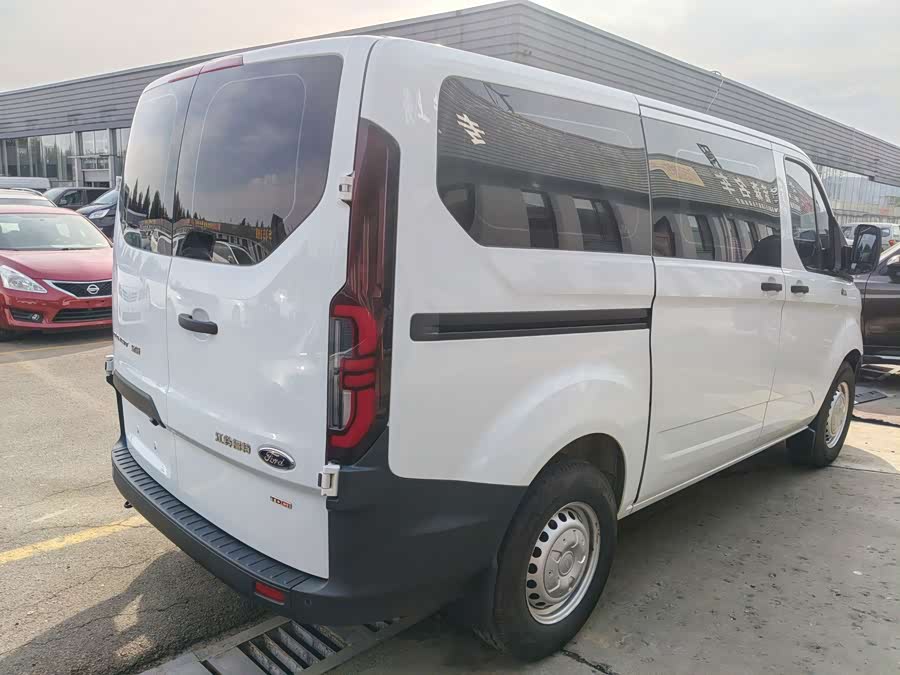 2023 2.0T Diesel Manual Multifunction Commercial Vehicle Short Wheelbase Low Roof 5/6 Seats - zdjęcie 10