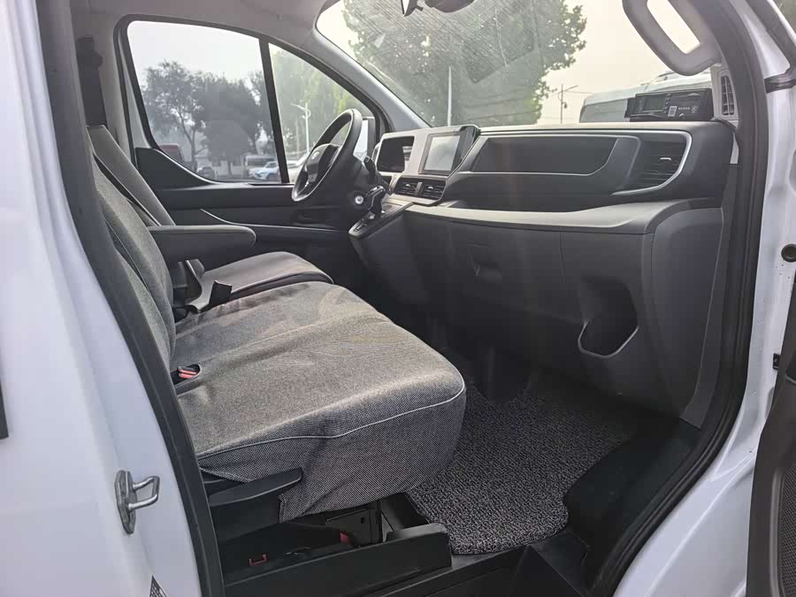 2023 2.0T Gas Auto Commercial Travel Medium Wheelbase Medium Roof 10/11/12 Seats - zdjęcie 5